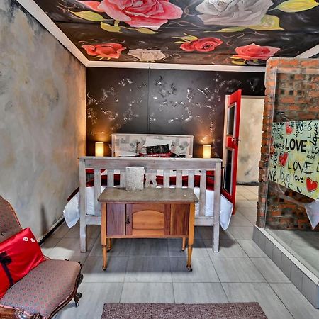 Iszis Guest House Блумфонтейн Экстерьер фото