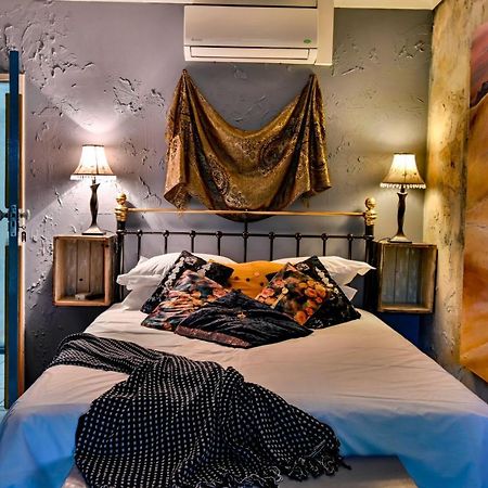 Iszis Guest House Блумфонтейн Экстерьер фото