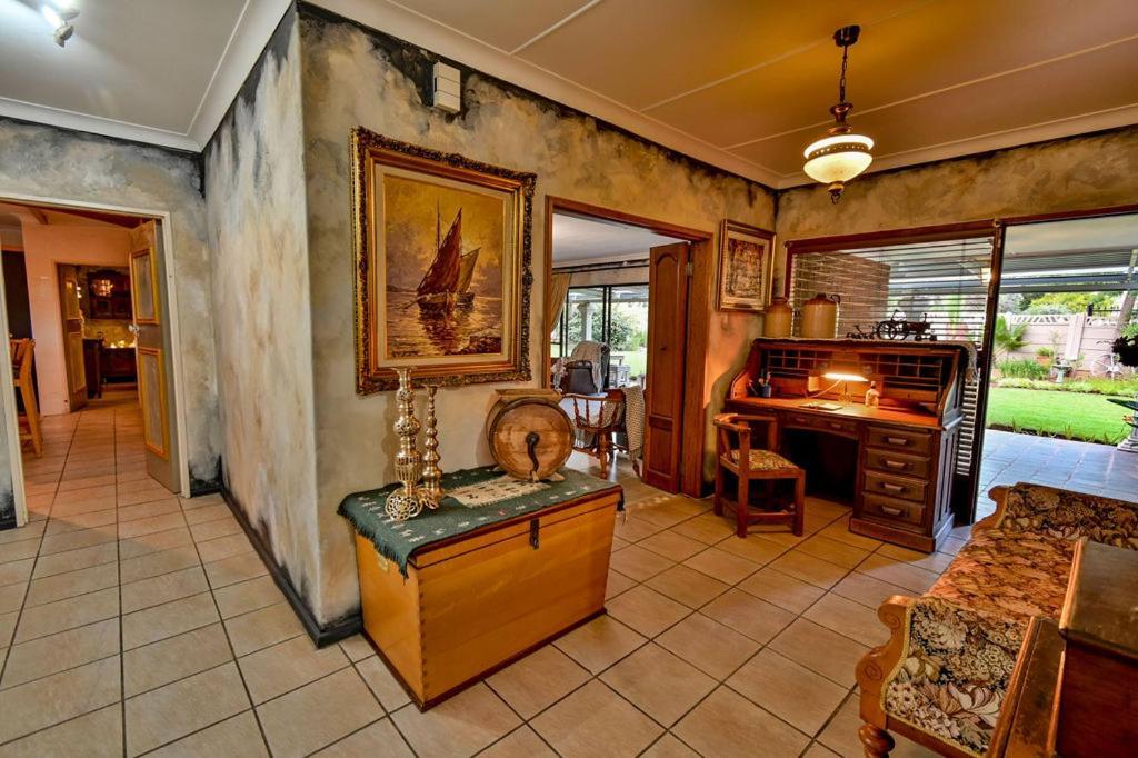 Iszis Guest House Блумфонтейн Экстерьер фото