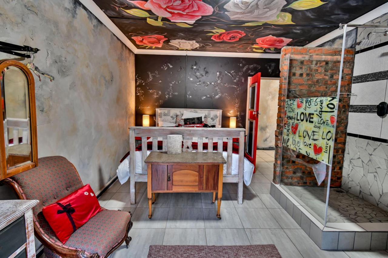 Iszis Guest House Блумфонтейн Экстерьер фото